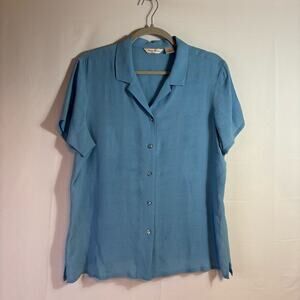 Tommy Bahama Light Blue Silk Button Down Shirt with Pineapples Size Large D0076